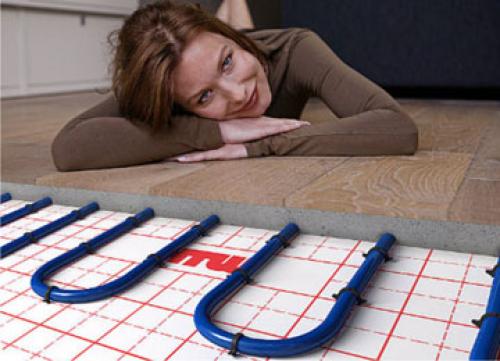 Можно ли укладывать ламинат на теплый пол водяного отопления. Устанавливаем теплые водяные полы под ламинат: особенности укладки