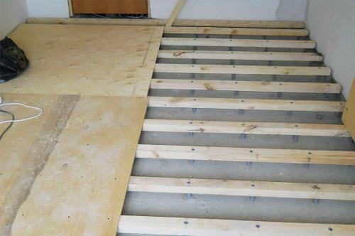 Демонтаж старых полов. Демонтаж полов в квартире: слом старой цементно-песчаной стяжки 03 Демонтаж старых полов. Демонтаж полов в квартире: слом старой цементно-песчаной стяжки 03