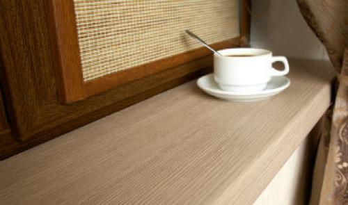 Как устанавливают подоконники на пластиковые окна. Как происходит установка подоконника на пластиковые окна, какова средняя стоимость работы? 05