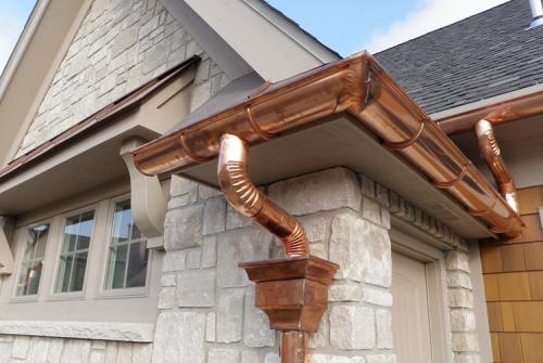 Трубы для слива дождевой воды с крыши. Слив с крыши для воды: виды водосточных систем и рекомендации по их монтажу на кровле