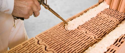 Можно ли класть кирпич на плиточный клей. Кладка кирпича на клей