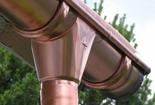 Трубы для слива дождевой воды с крыши. Слив с крыши для воды: виды водосточных систем и рекомендации по их монтажу на кровле