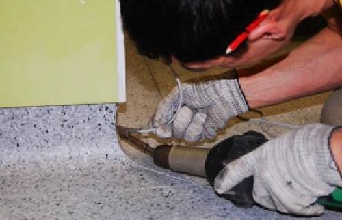 Сколько стоит постелить линолеум за квадратный метр. Цены на монтаж линолеума