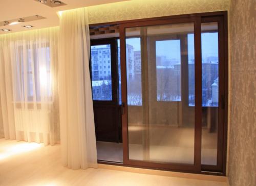 Можно ли врезать замок в пластиковую балконную дверь. Как подобрать и установить замок к пластиковой двери на балкон