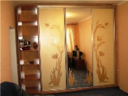 Какие обои лучше флизелиновые или виниловые на флизелиновой основе. Общие свойства виниловых и флизелиновых обоев