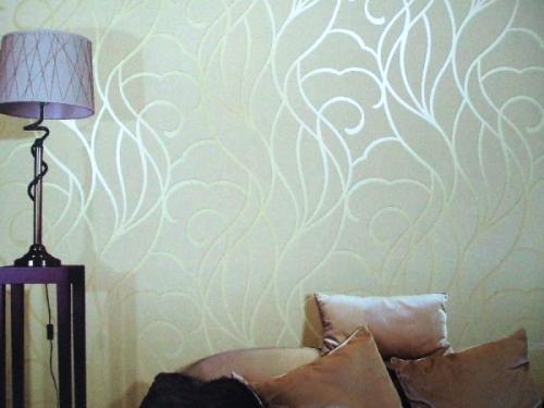 Какие обои лучше флизелиновые или виниловые на флизелиновой основе. Общие свойства виниловых и флизелиновых обоев