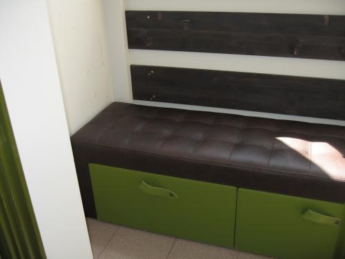 Кушетка на балкон. 7 популярных моделей диванов, которые можно поставить на балкон