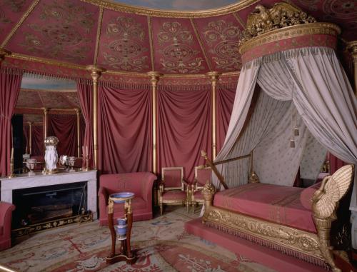 Ткань для натяжного потолка. История натяжных потолков