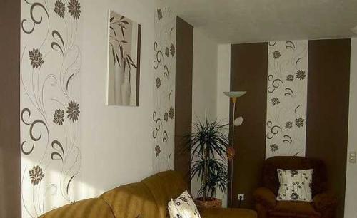 Как разделить разные обои на одной стене. Комбинирование обоев двух видов: восемь основных техник наклеивания