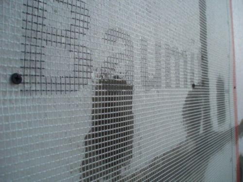 Чем клеить сетку на пенопласт. Зачем нужна армирующая фасадная сетка