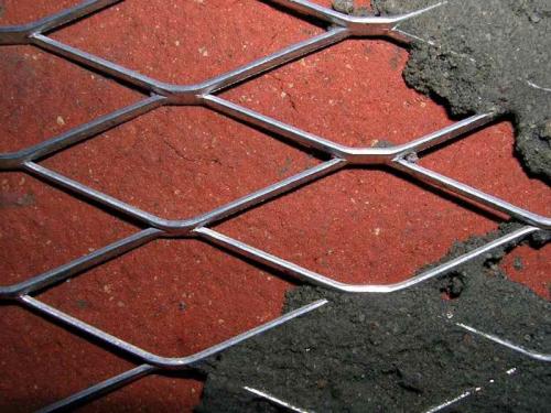 Чем клеить сетку на пенопласт. Зачем нужна армирующая фасадная сетка