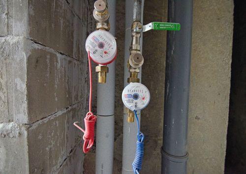 Как выключить воду в квартире, если кран закрыт на территории дома. Как отключить воду в стояке туалета?