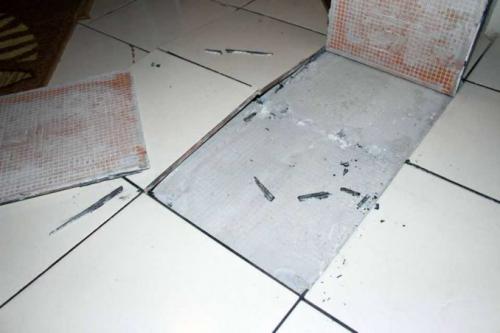 Можно ли класть плитку на деревянный пол. Сложности при укладке плитки