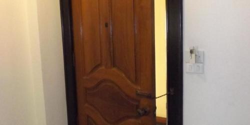 Как сделать, чтобы дверь не открывалась сама: практические советы