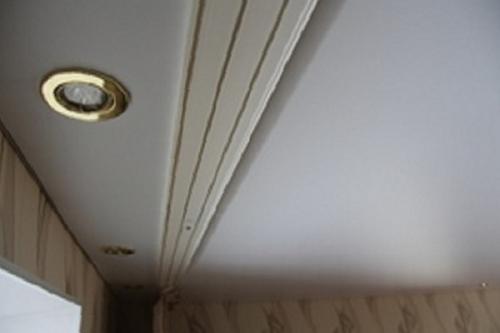 Каркас для натяжного потолка под гардину. Методы монтажа гардины для натяжных потолков