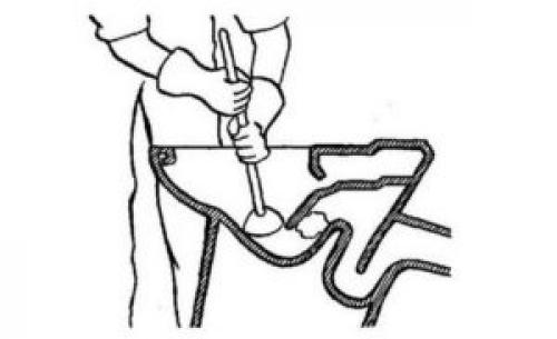 Чем пробить засор в унитазе. Засорился унитаз, что делать в домашних условиях: как прочистить быстро и эффективно +Видео