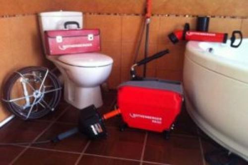 Чем пробить засор в унитазе. Засорился унитаз, что делать в домашних условиях: как прочистить быстро и эффективно +Видео