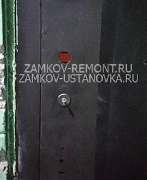 Ремонт металлических дверей в квартире. Как выбрать теплоизоляцию новой входной двери 02