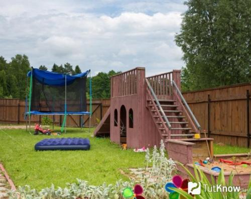 Уличное покрытие для детской площадки для дачи. Каким должно быть покрытие? 04