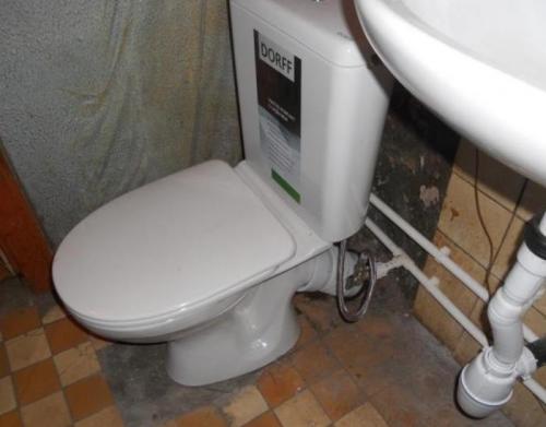 Какой унитаз лучше с косым выпуском или с прямым. Классификация моделей унитазов в зависимости от вида слива