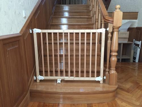 Ворота на лестницу от детей своими руками. Ворота безопасности для детей своими руками
