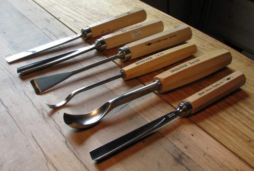 Как вырезать из дерева фигурку для начинающих. Инструменты и фурнитура.