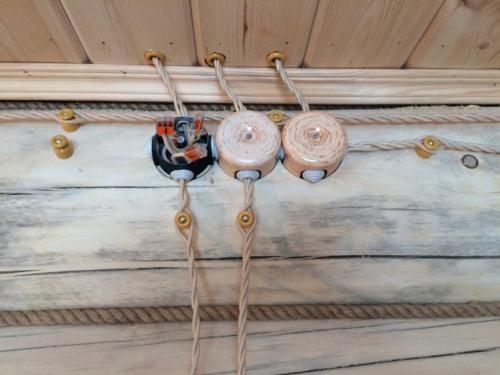 Ввод в дом электричества, как сделать правильно. Инструкция ввода электричества в дом: советы специалистов по безопасному подводу электросети своими руками (видео урок + 150 фото)