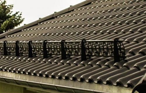 Снегорассекатель для крыши. Снегозадержание на крыше: разновидности лавинных барьеров и их установка