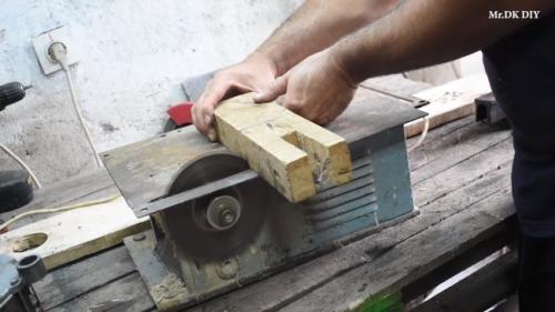 Как сделать токарный станок по дереву своими руками. Конструкционная особенность 27