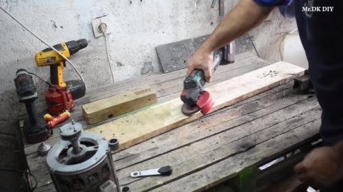 Как сделать токарный станок по дереву своими руками. Конструкционная особенность 26