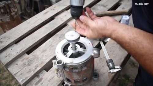 Как сделать токарный станок по дереву своими руками. Конструкционная особенность 23