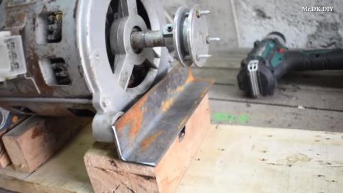 Как сделать токарный станок по дереву своими руками. Конструкционная особенность 31