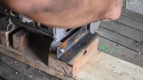 Как сделать токарный станок по дереву своими руками. Конструкционная особенность 33