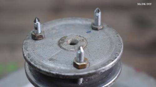 Как сделать токарный станок по дереву своими руками. Конструкционная особенность 25