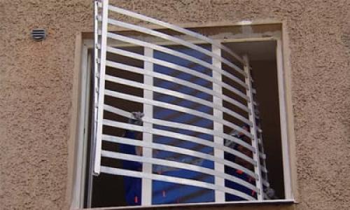 Какие материалы используются для изготовления решеток для пластиковых окон. Прозрачные решетки из поликарбоната