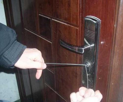 Как вынуть личинку из замка без ключа в открытой двери. Снимаем личинку на поврежденном замке