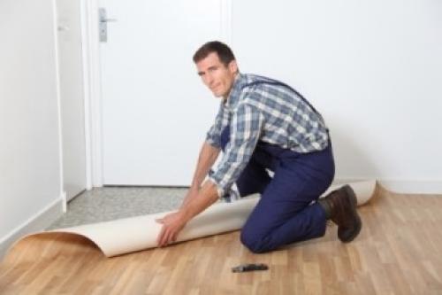 Можно ли укладывать новый линолеум на старый. Как положить линолеум на линолеум и допустимо ли это?