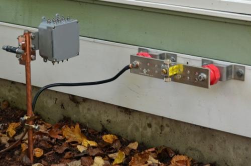 Как выбрать подходящий заземляющий провод для разводки электрики в квартире. Какой кабель использовать для заземления в частном доме