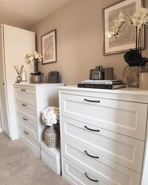 Высота комода в спальню с зеркалом. Комоды в спальню — фото примеры дизайна лучших моделей и советы по размещению в спальной комнате