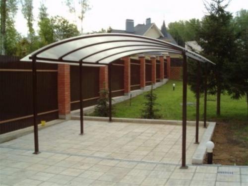 Какие особенности следует учитывать при изготовлении навеса из поликарбоната. Преимущества навесов