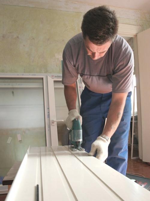 Как выбрать подходящие размеры пластикового подоконника ПВХ для своего дома, учитывая архитектурный стиль и дизайн. Какой ширины должен быть подоконник