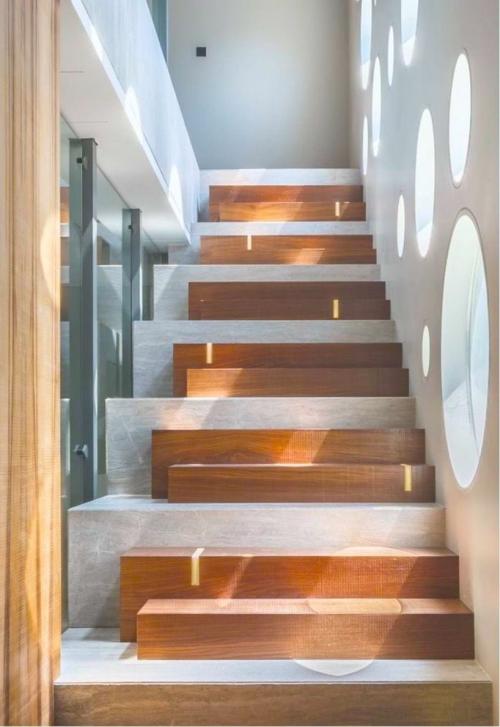 Лестница на второй этаж. Маршевые лестницы