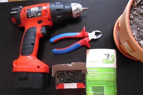 Антикошка своими руками на пластиковые окна. Сетка антикошка своими руками на пластиковые окна