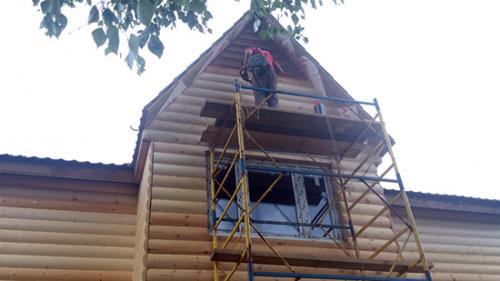 Как покрасить фронтон дома, как достать. Особенности покраски фронтона частного дома