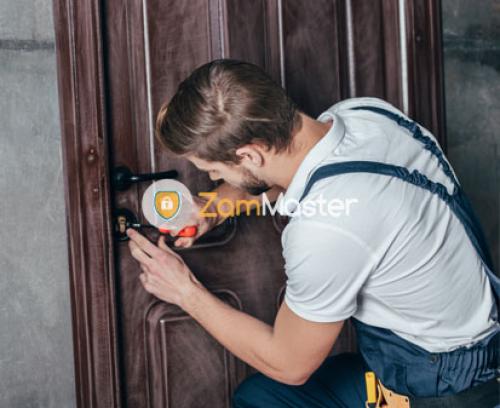 Замена врезного замка в металлическую дверь. Замена замков с выездом мастера