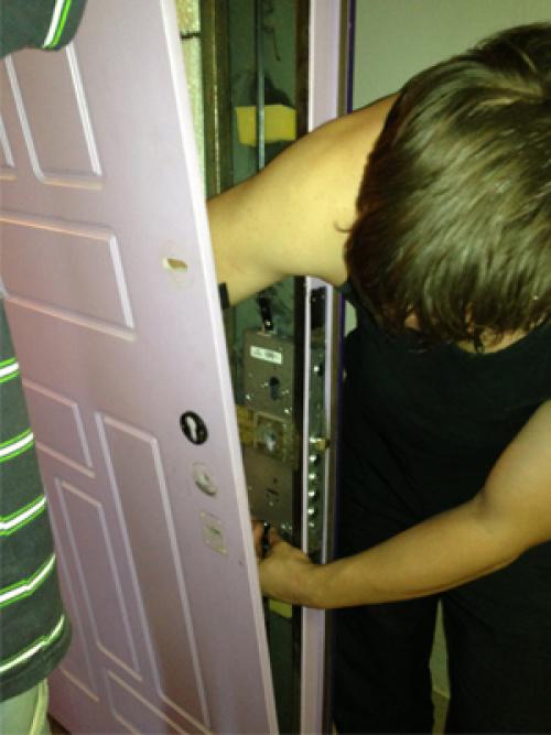 Накладки на входные двери: советы по выбору и установке 13 Накладки на входные двери: советы по выбору и установке 13