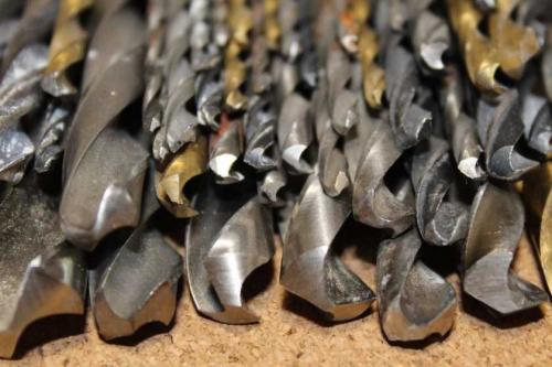 Заточка сверл приспособление своими руками. Как заточить сверла своими руками | Делаем и затачиваем все виды сверл в домашних условиях