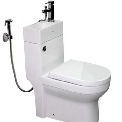 Раковина над унитазом в маленьком туалете. Удобно ли это?