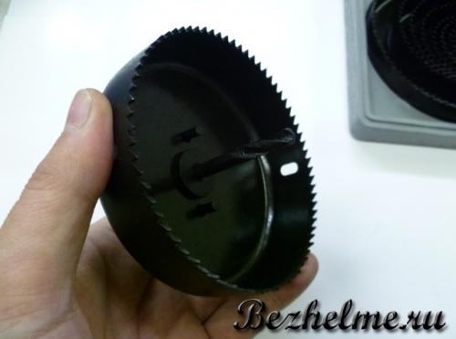 Как рассверлить отверстие в дереве большого диаметра. Задача — просверлить большое отверстие в дереве. Решение — коронки по дереву.