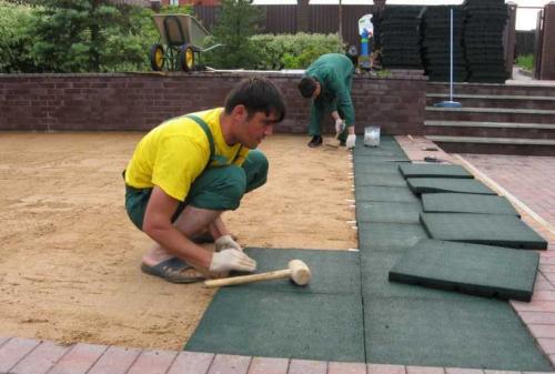 Виды тротуарной плитки для дорожек на даче. Плитка для дорожек на даче: разновидности плитки и материалов, варианты дизайна, пошаговая инструкция по укладке своими руками + фото красивых идей